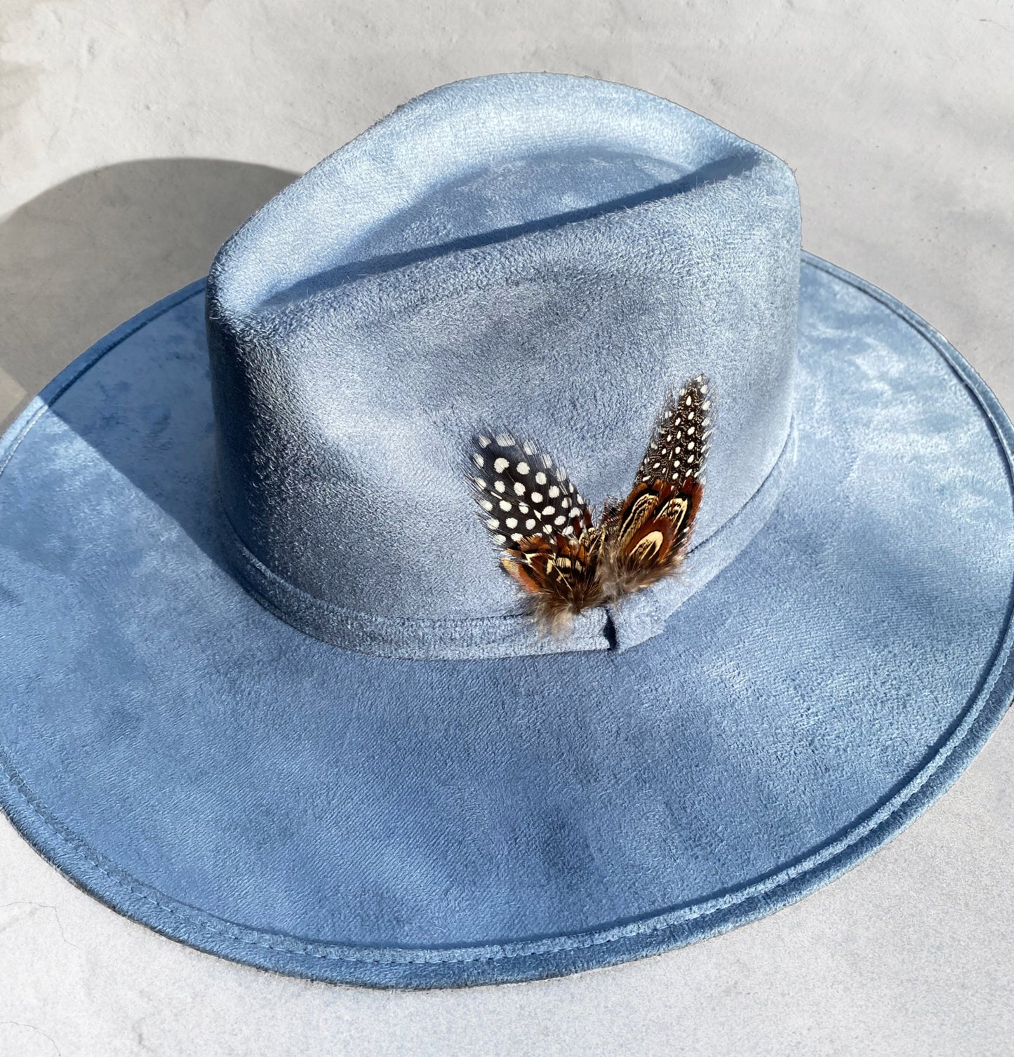 Sombrero Indy con Plumas